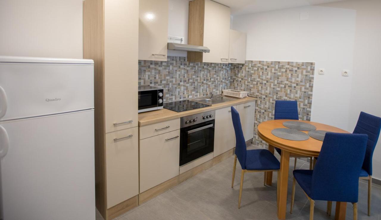 Toto Apartment Lukovo Šugarje Exterior foto